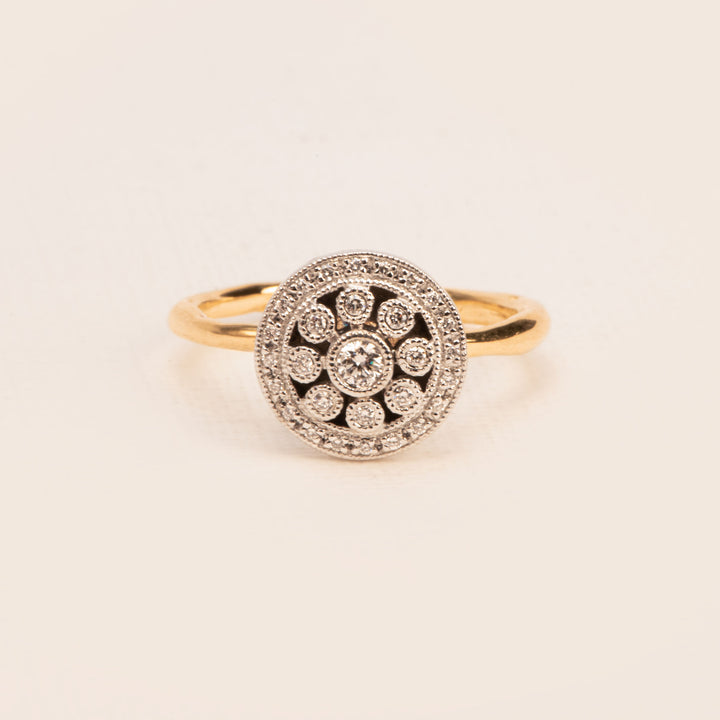 Rosas 18K Gold Ring w. Diamond
