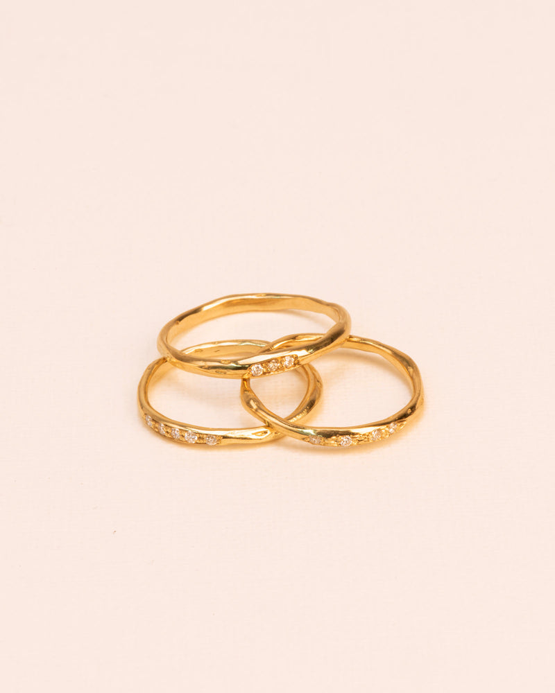 Set of three stacked organic 18K Gold Rings w. Diamonds