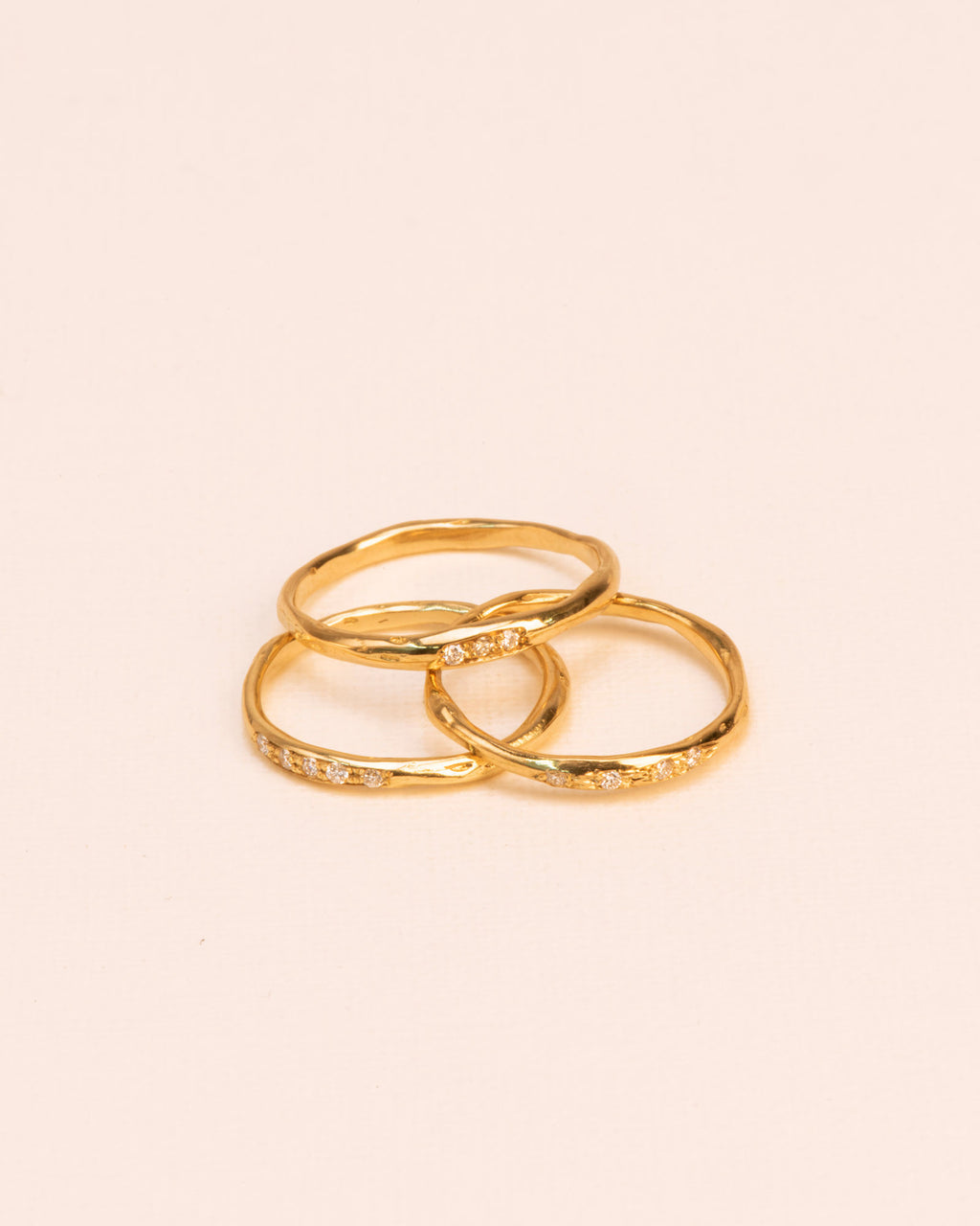 Set of three stacked organic 18K Gold Rings w. Diamonds
