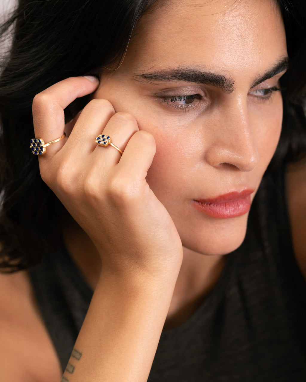 Le Petit Philidor Skakbræt 18K Guld Ring m. Diamanter & Safirer