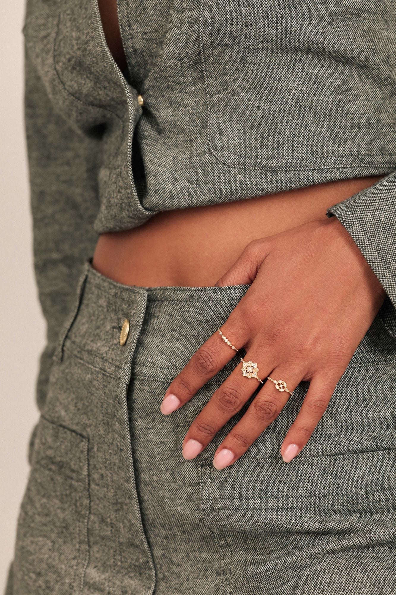 Sweet Romance 18K Gold Ring w. Diamonds