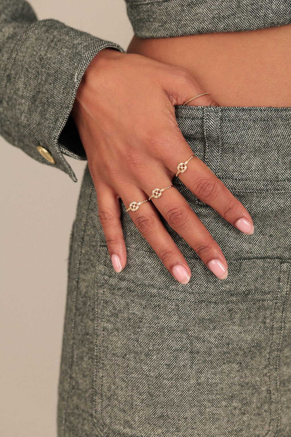 Sweet Romance 18K Gold Ring w. Diamonds