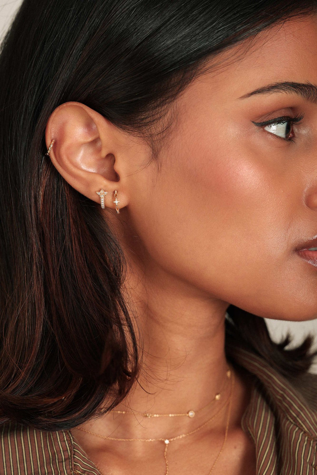 Rising Romance 18K Gold Hoop w. Diamonds