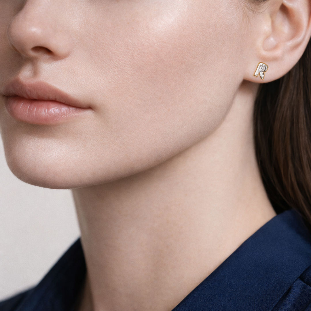 Alphabet Initial R 18K Gold, Whitegold or Rosegold Stud Earrings w. Solitaire Lab-Grown Diamond