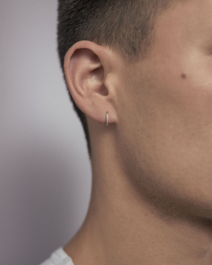 Rainbow 8 Huggie 14K Gold Huggie w. Lab-Grown Diamonds