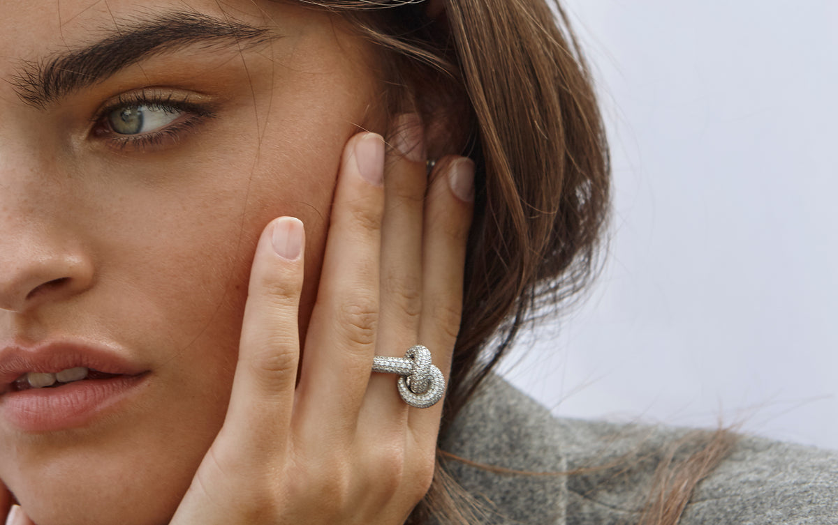 Legacy Knot Medium (Loose) 18K Whitegold Ring w. Diamonds