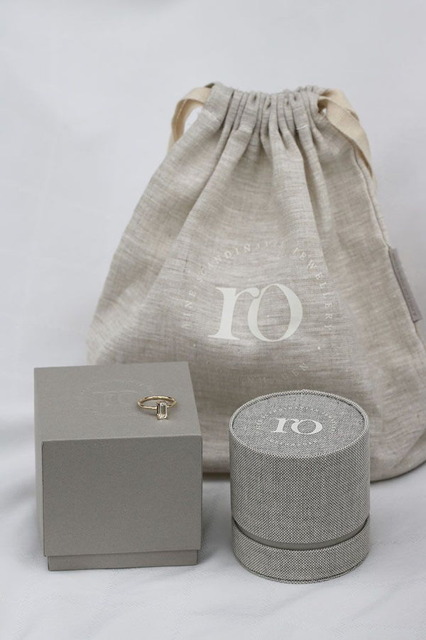 Ro 18K Gold Necklace w. Diamond