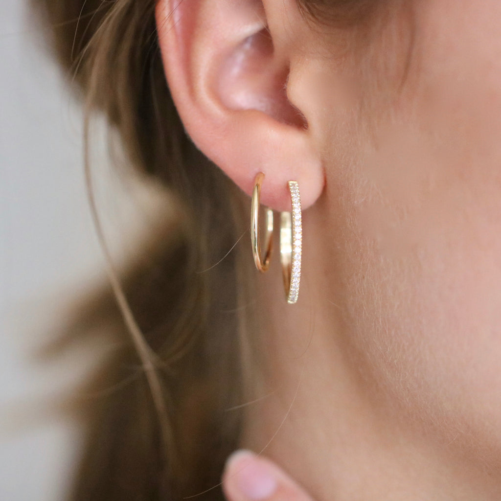 Rock Medium 18K Gold Hoop w. Diamond