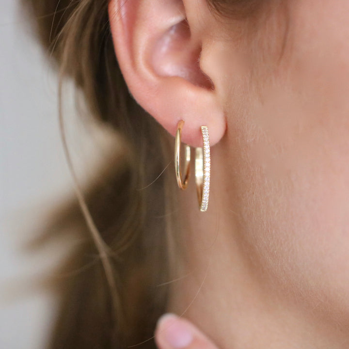 Rock Medium 18K Gold Hoop w. Diamond