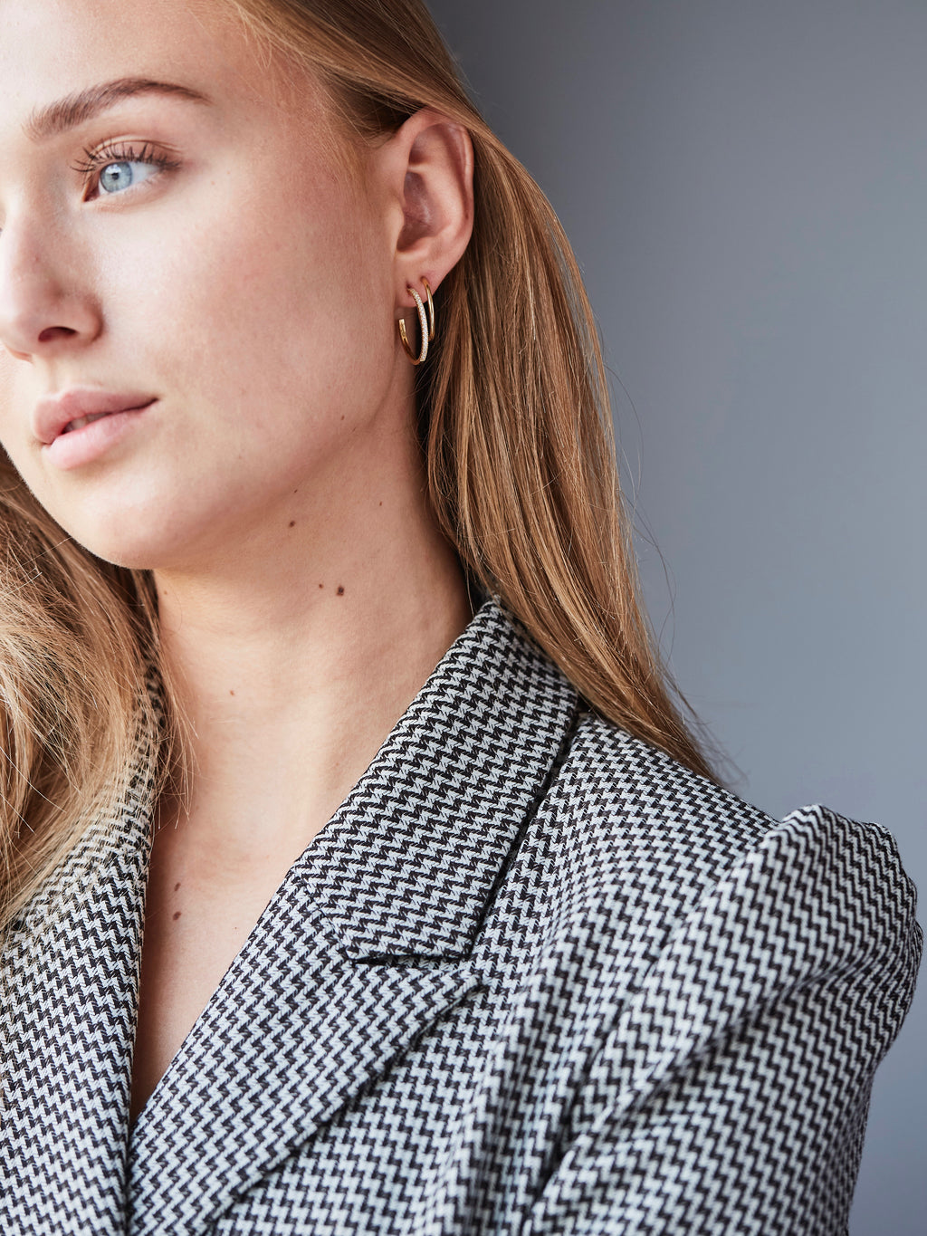 Rock Medium 18K Whitegold Hoop w. Diamond