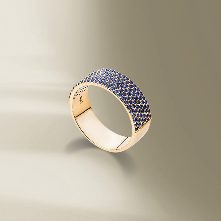 Cigar Band 18K Gold Ring w. Blue Sapphire