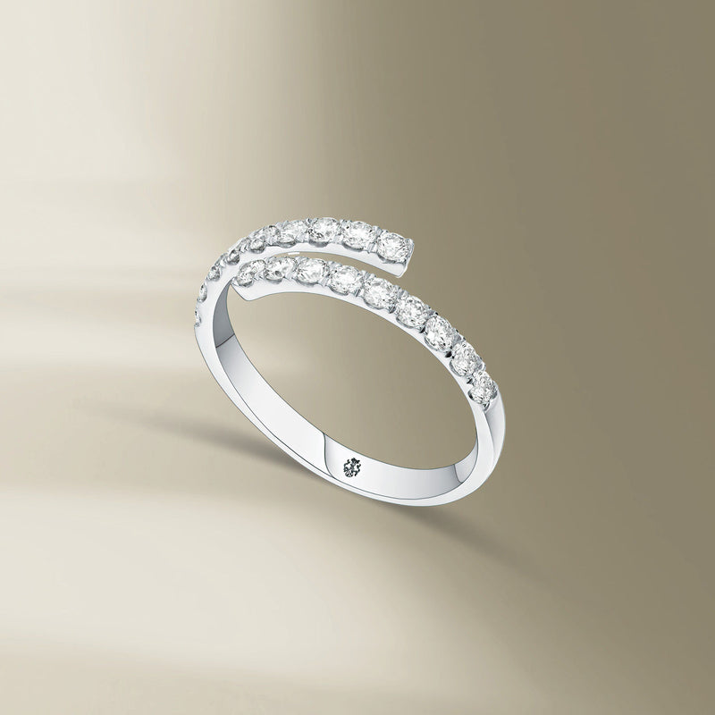 Initha 18K White Gold Ring w. Diamonds