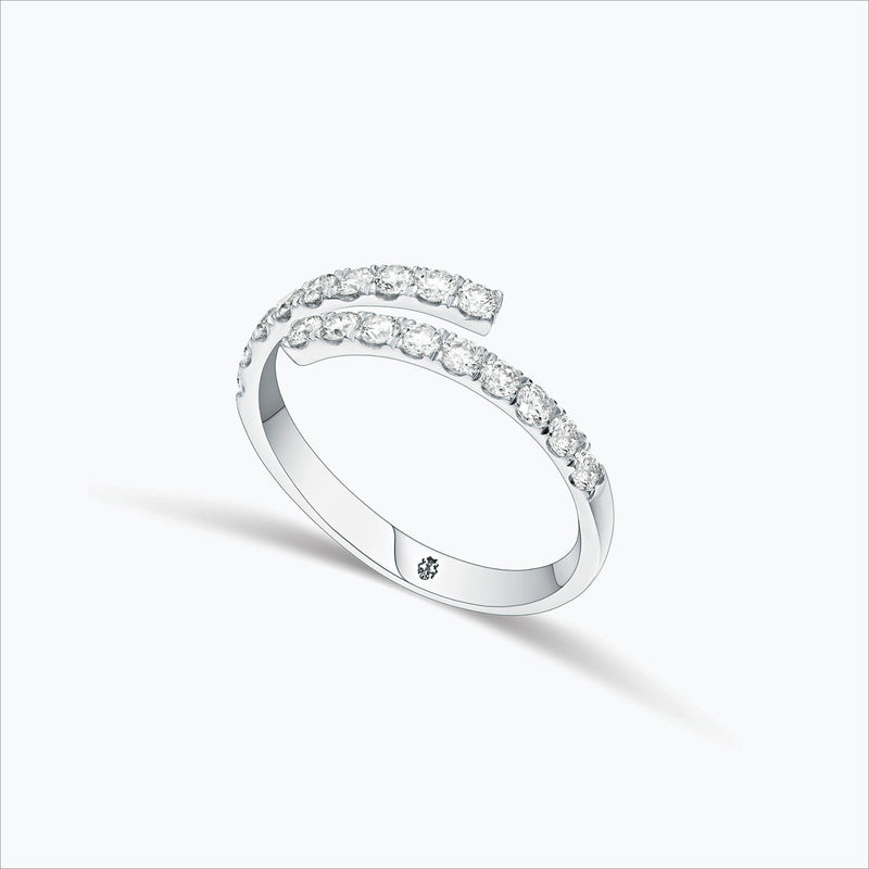 Initha 18K White Gold Ring w. Diamonds