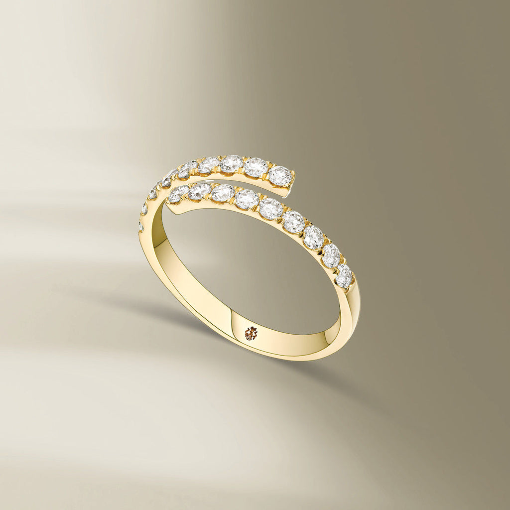 Initha 18K Gold Ring w. Diamonds