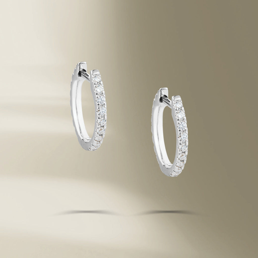 Single Line 18K White Gold Hoops w. Diamonds