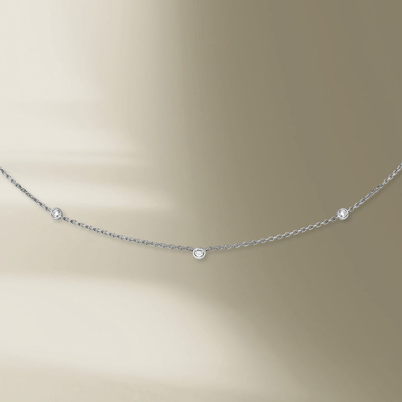 3 Stone 18K White Gold Necklace w. Diamond