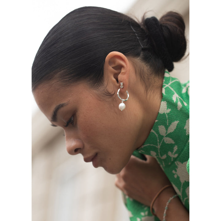 The Twist medium Silver Hoop