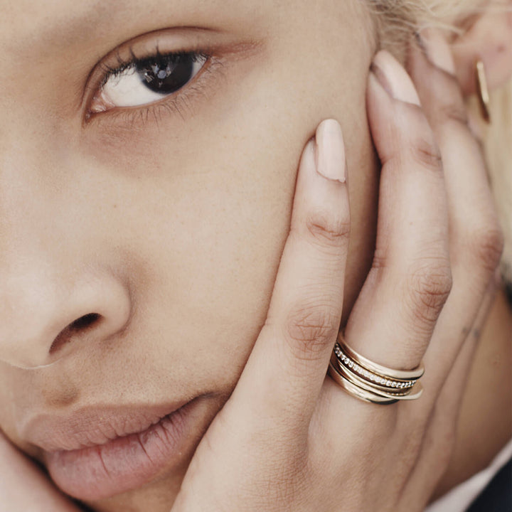 Eternity Band 18K Gold Ring w. Diamonds