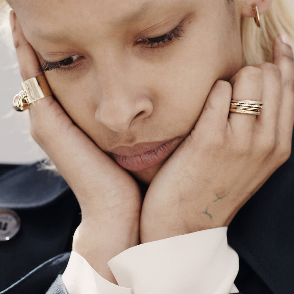 Eternity Band 18K Gold Ring w. Diamonds