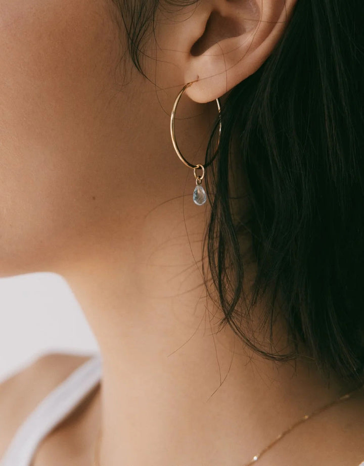 Drop 18K Gold Pendant w. Topaz