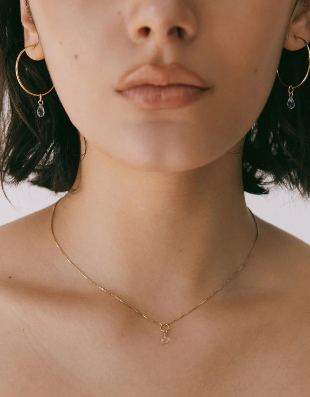 Drop 18K Gold Pendant w. Quartz