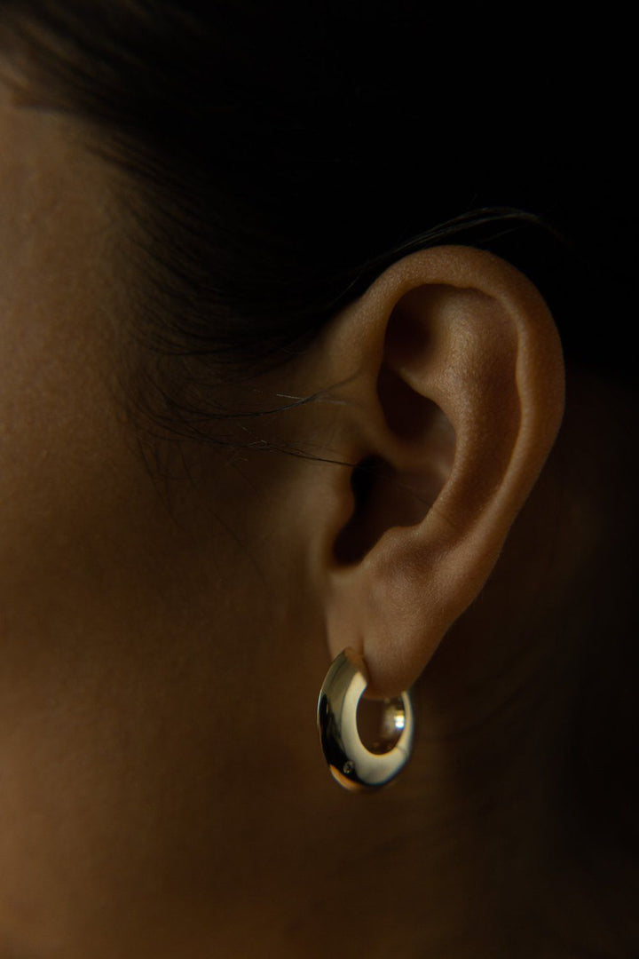 Grand Arc Hoop aus 10K Gold mit Diamant I Groß