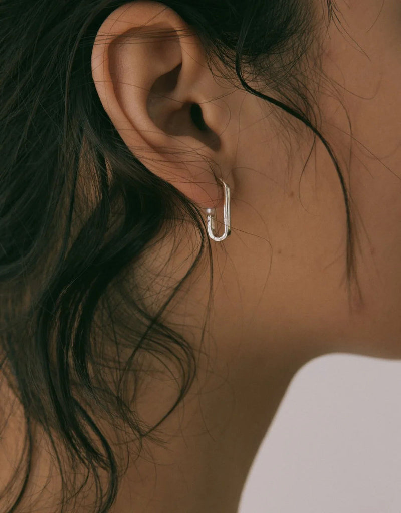Radiant 9K Gold Hoop w. Pearl