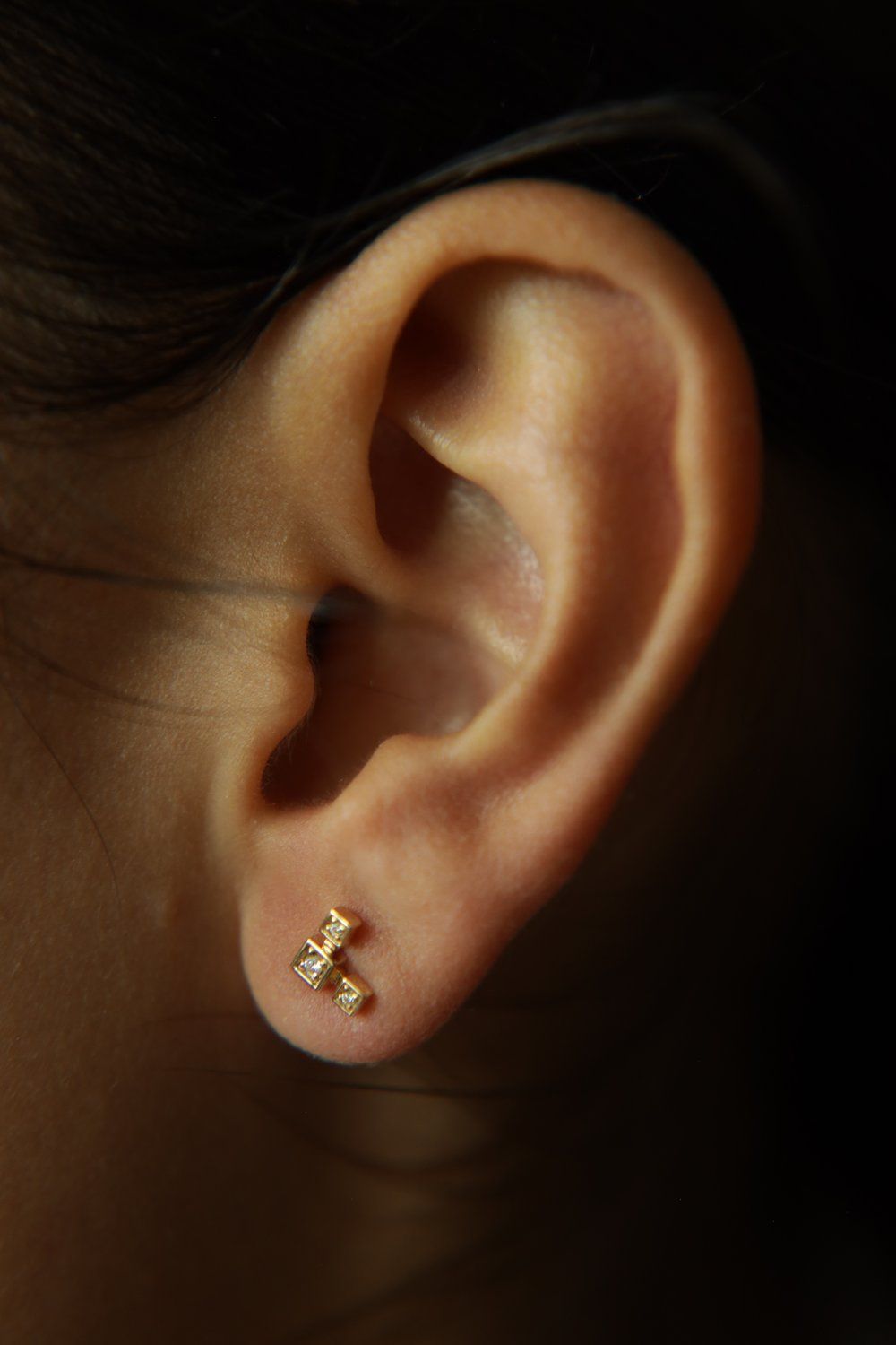 Cube no.3 14K Gold Stud w. Diamonds
