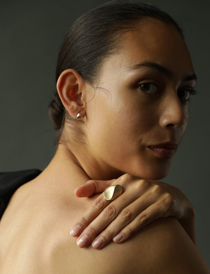 Drop no.1 10K Gold Stud