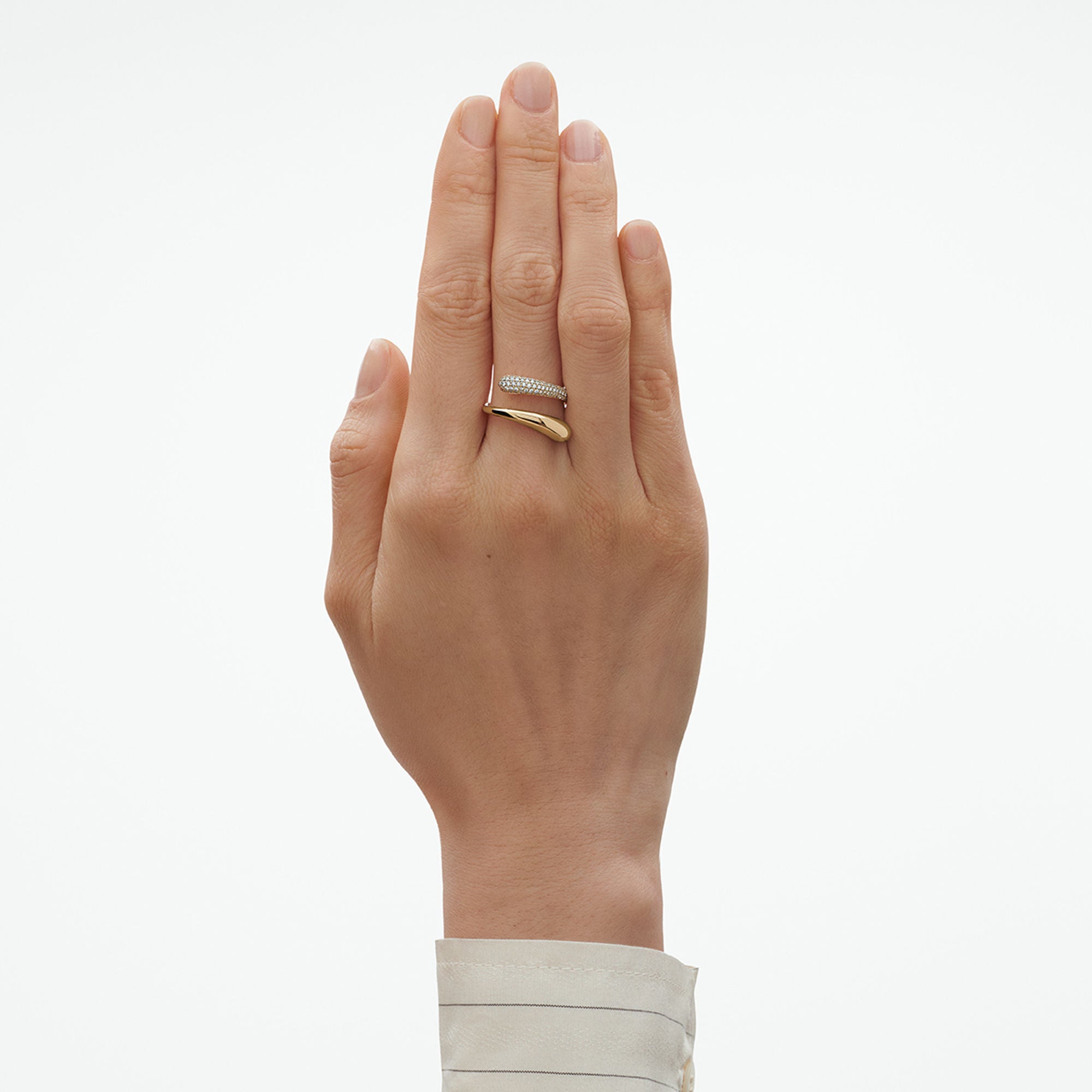 Mercy Twist 18K Gold Ring w. Pavé 0.37 Ct Diamonds