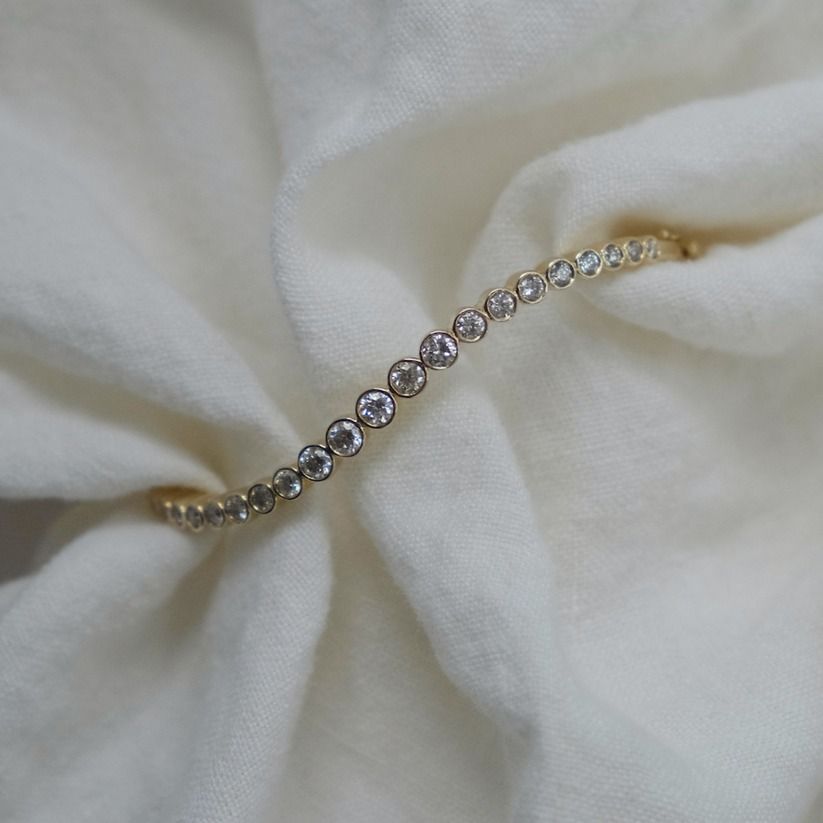 Cara 14K Gold Armreifen w. Diamanten