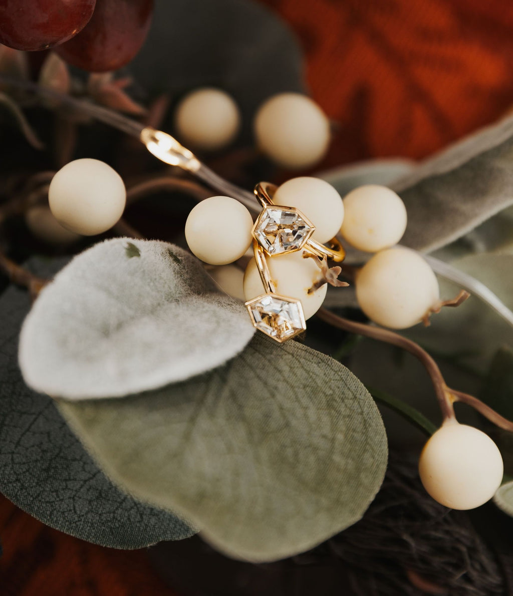 Shield 14K Gold Ring w. Topaz