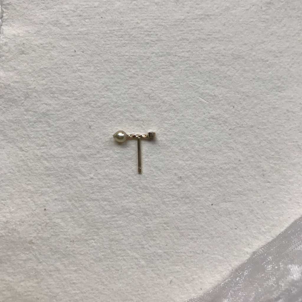 SHOOTING STAR 14K Gold Stud w. Diamond & Akoya pearl