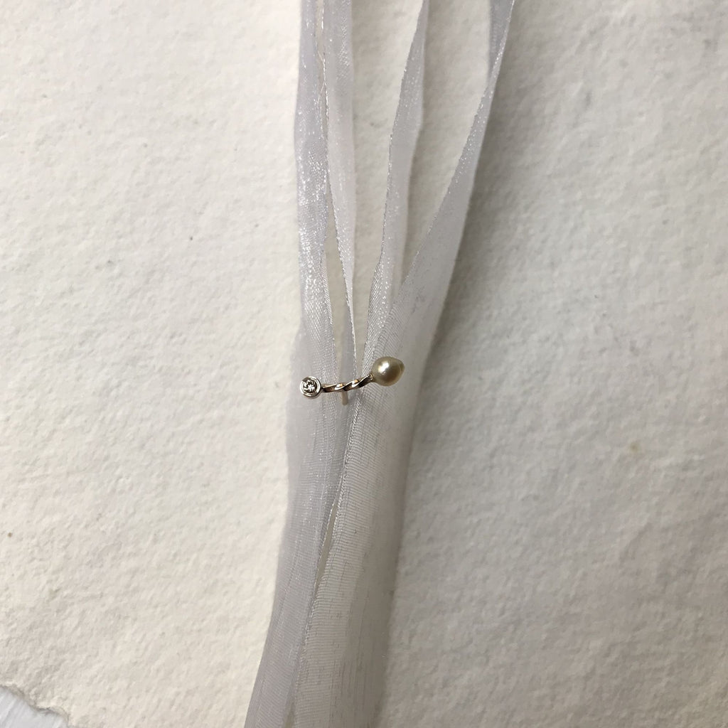 SHOOTING STAR 14K Gold Stud w. Diamond & Akoya pearl