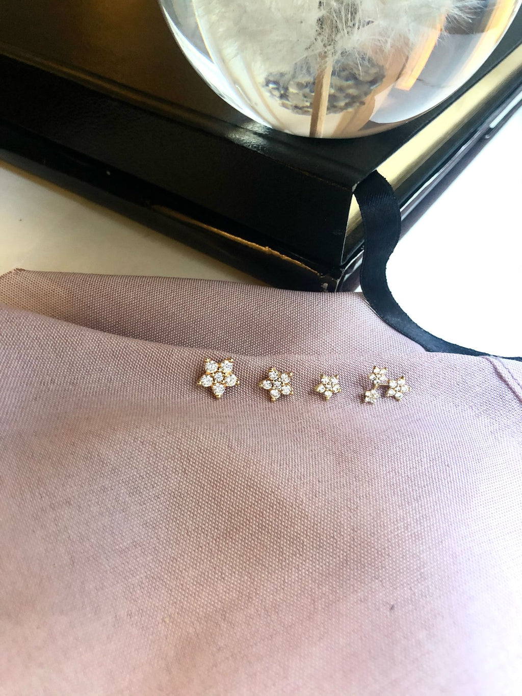 Small Shooting Stars 18K Gold Earrings w. Diamonds