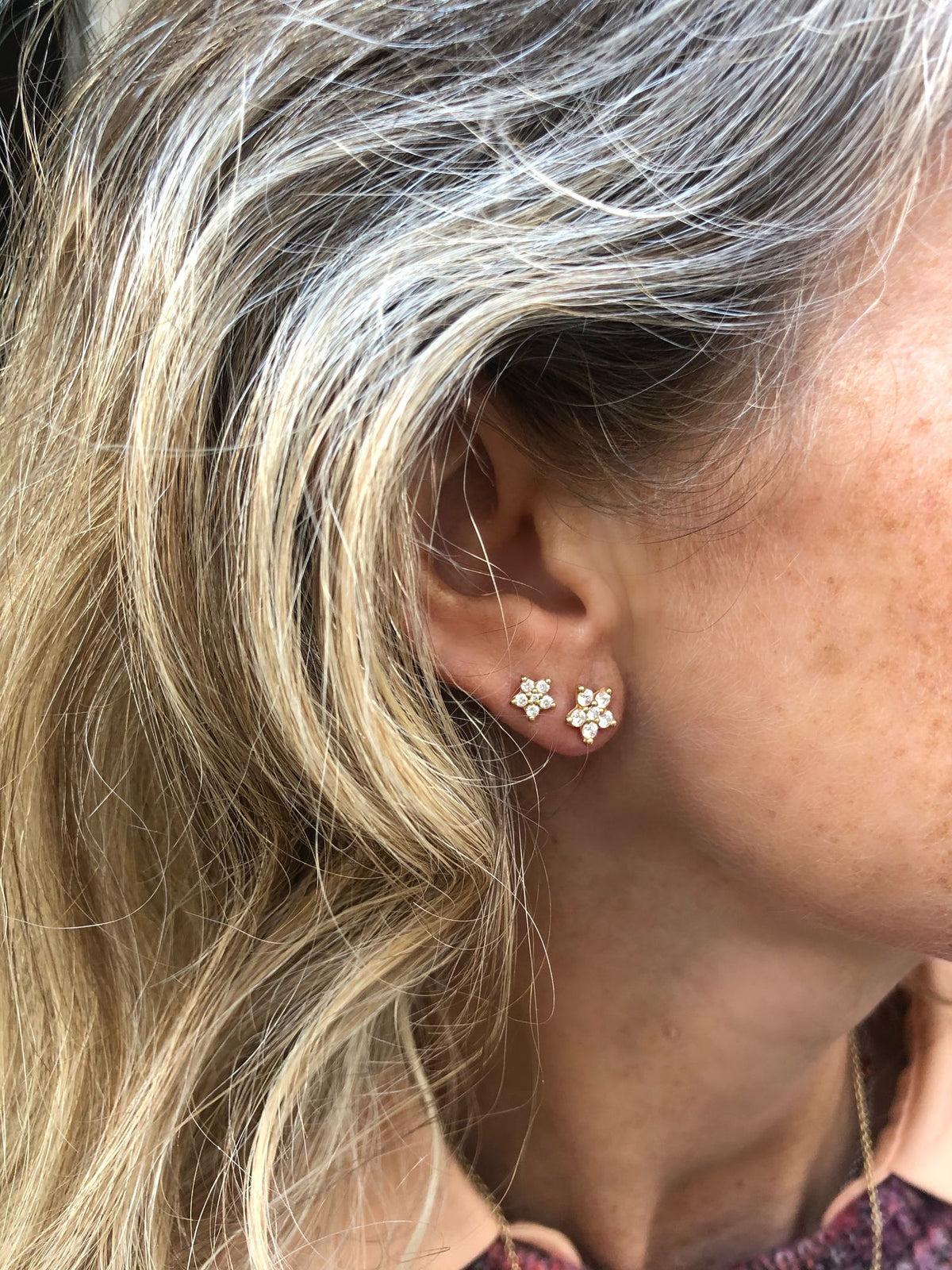 Small Shooting Stars 18K Gold Earrings w. Diamonds