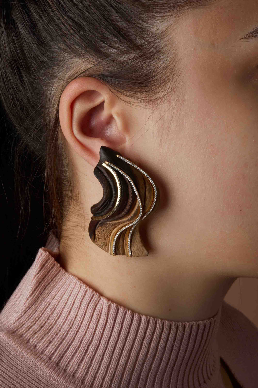 Carving Wavy Wood 18K Gold Earrings