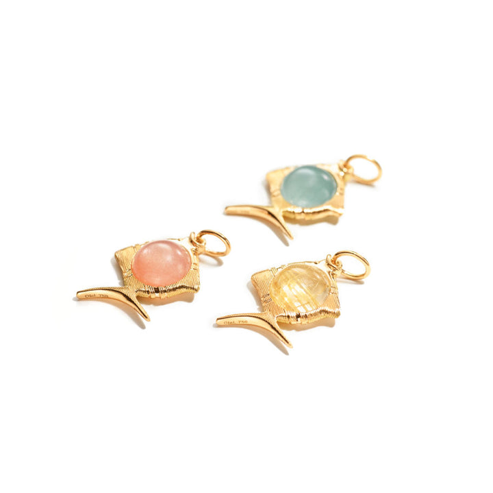 Young Fish 18K Gold Pendant w. Serpentine