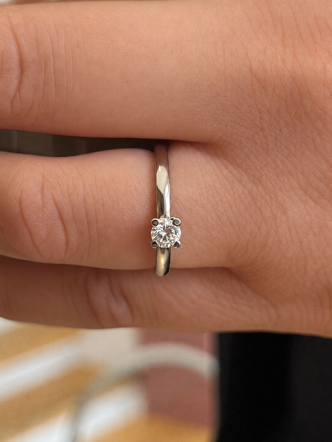 Soft 18K White Gold Ring w.  0.25ct Diamond