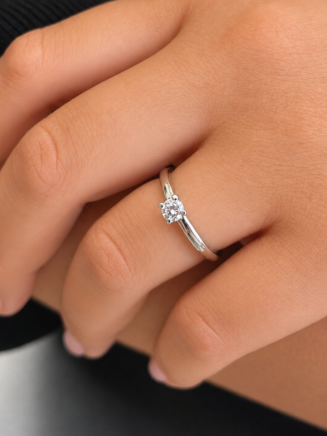 Soft 18K White Gold Ring w.  0.25ct Diamond
