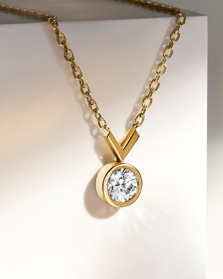 Arrow 14K Gold Necklace w. Round Cut Lab-Grown Diamond