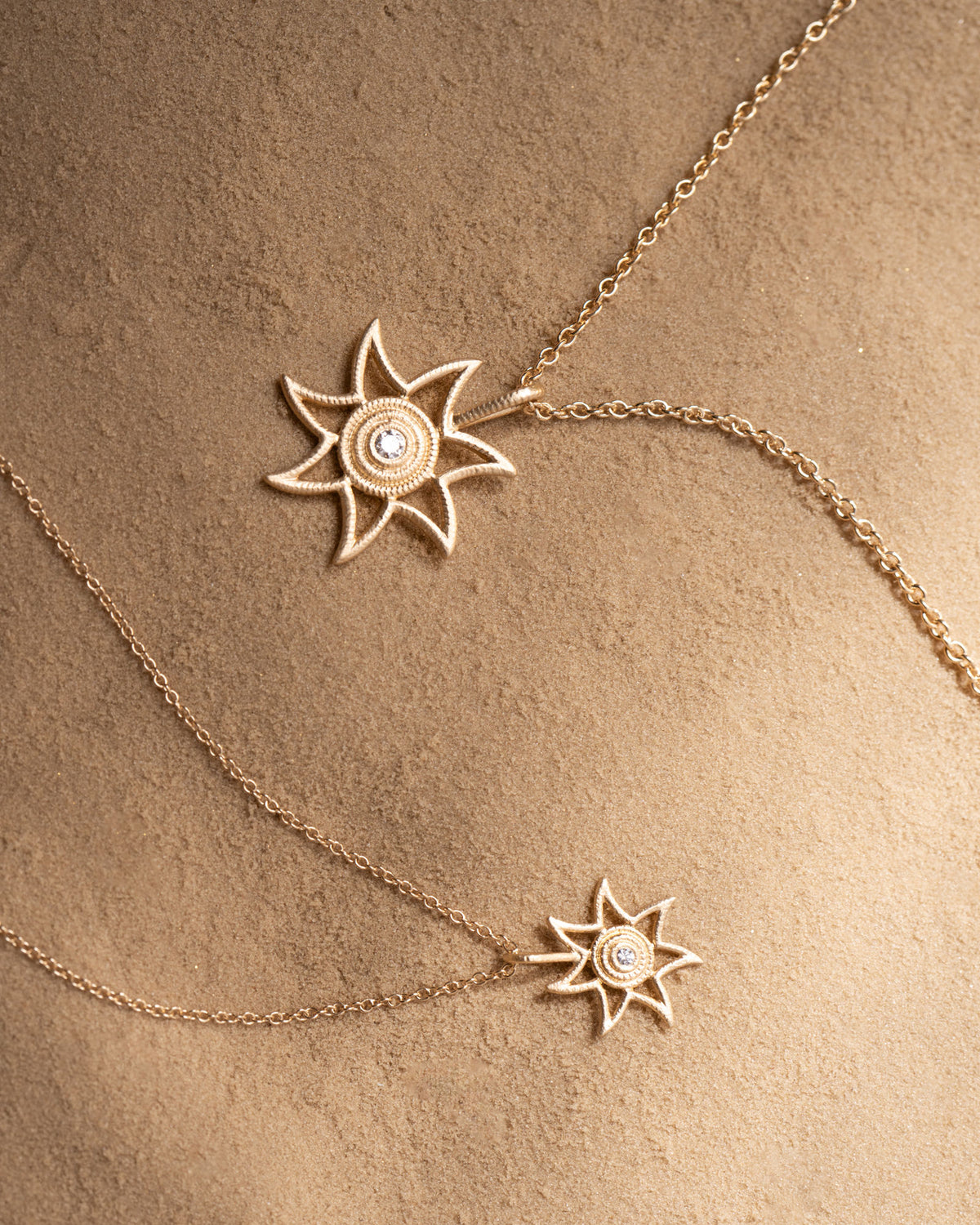 Sun Small 18k Guld Vedhæng m. 0,019ct Diamant