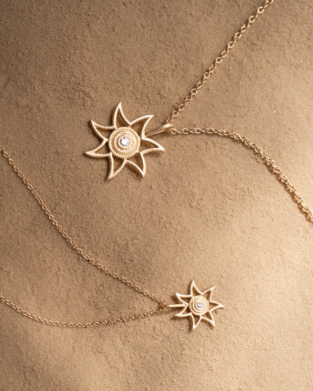 Sun Small 18k Guld Vedhæng m. 0,019ct Diamant