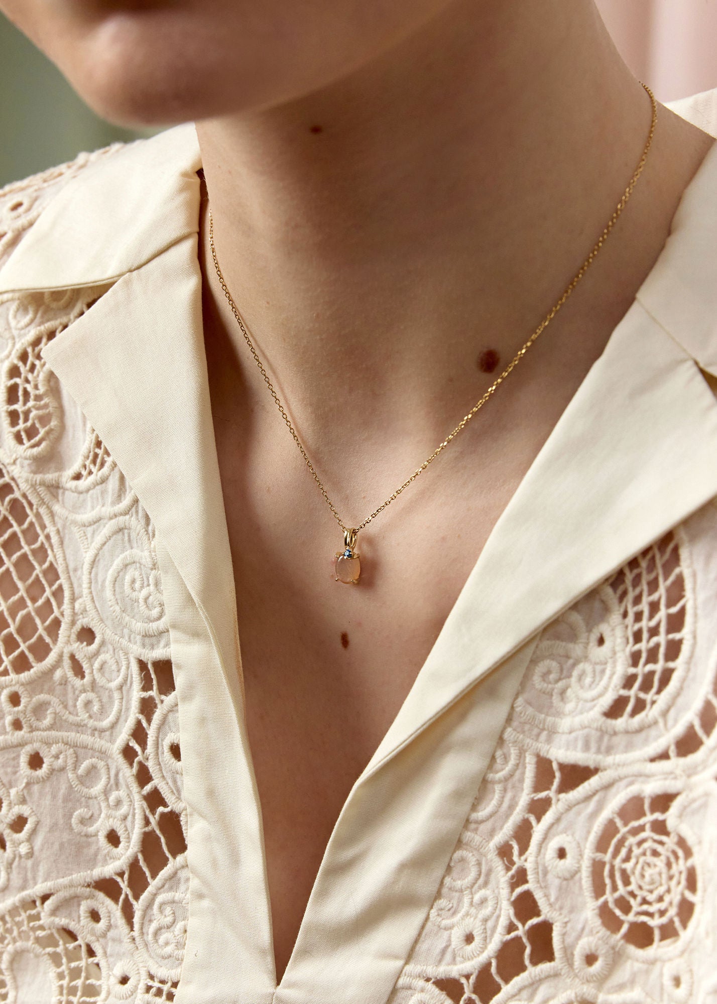 Prism 10K Gold Pendant w. Sapphire