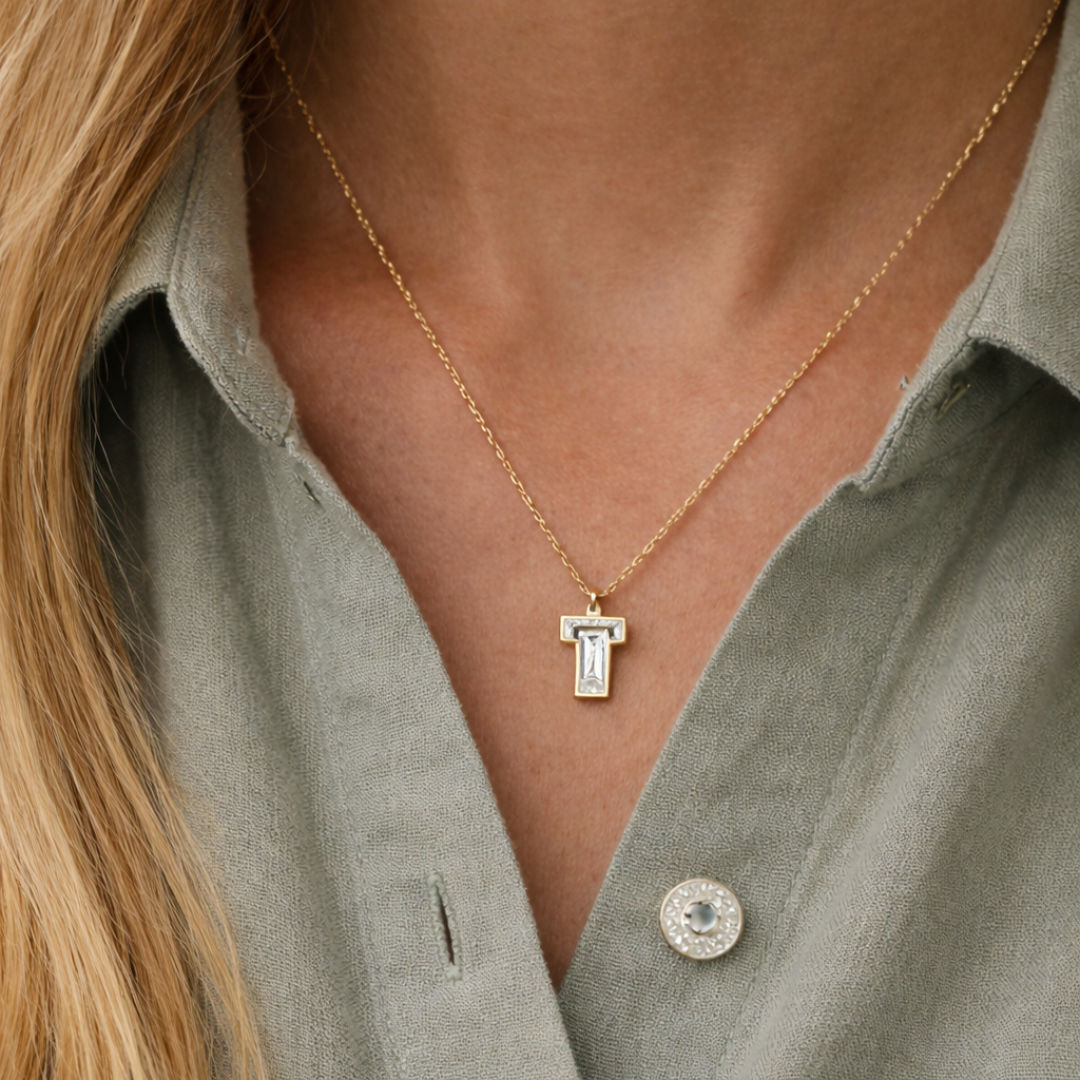 Alphabet 18K Gold, Rosegold or Whitegold Inital T Pendant w. Solitaire Lab-Grown Diamond
