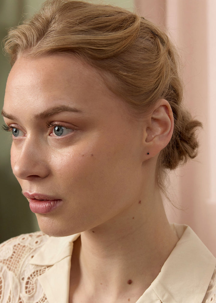 Rainbow 10K Gold Stud w. Black Diamond