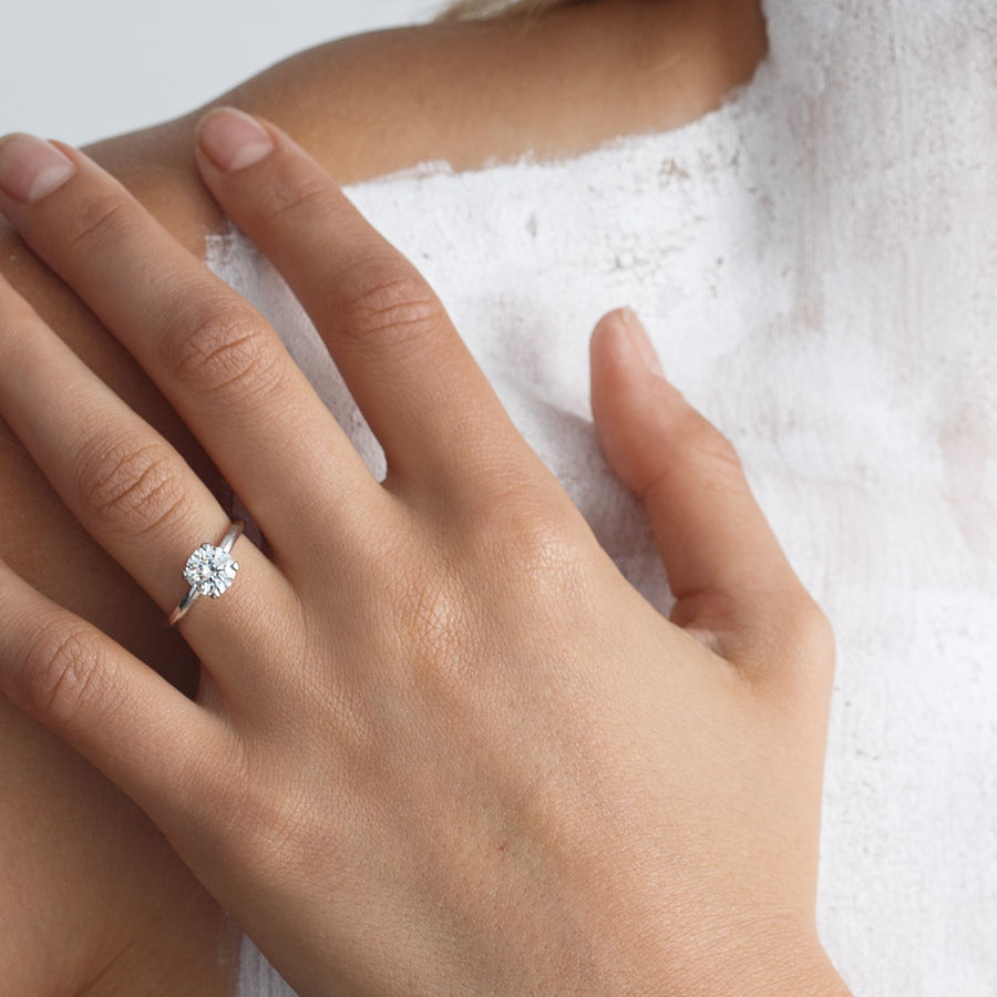 Tiny Clash Verlobungsring 14K Weißgold I 0.57 Kt. Labor-Diamanten