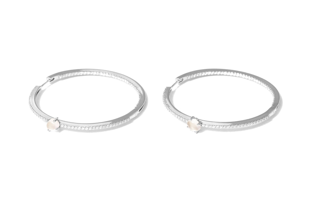Tiny Cloud 18K Whitegold Hoops w. Milky Quartz & Diamonds