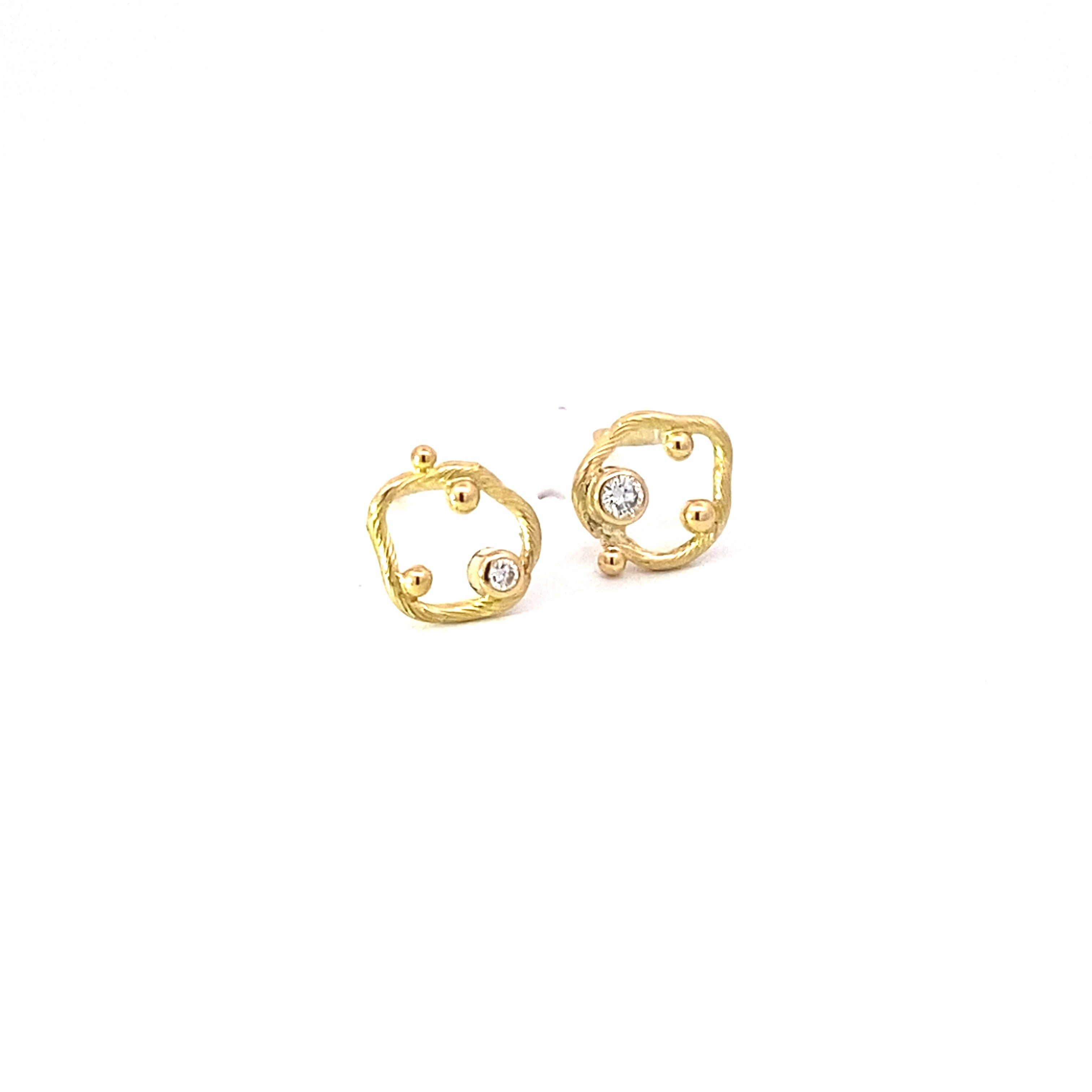 Mini Cloud 18K & 22K Gold Earring w. Diamond