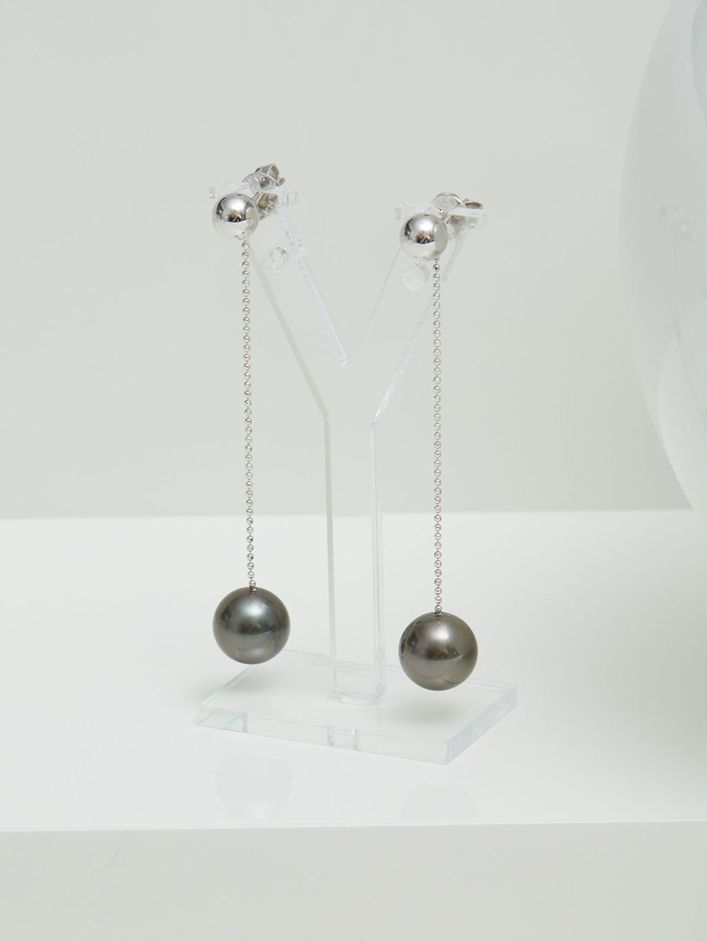 Elegante 18K Whitegold Ohrringe w. Perlen